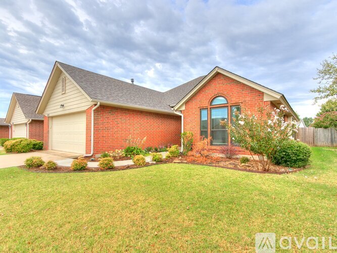 2812 Victoria Drive 3 Beds Single Family Home for Rent - Photo gallery 2