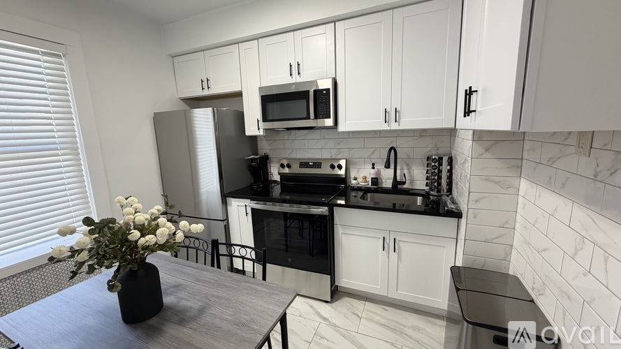 243 Lincoln Avenue 2 Beds Single Family Home for Rent - Photo gallery 1