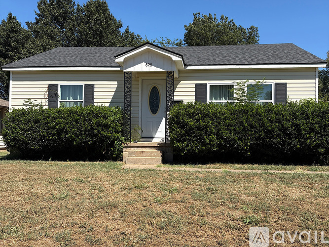 828 E 5th St 2 Beds Single Family Home for Rent - Photo gallery 1