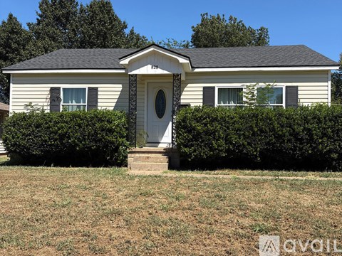 828 E 5Th St 2 Beds Apartment for Rent