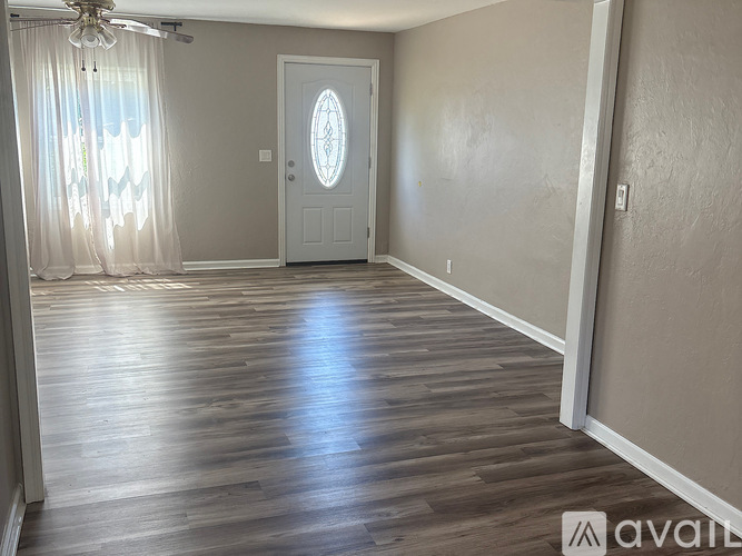 828 E 5th St 2 Beds Single Family Home for Rent - Photo gallery 3