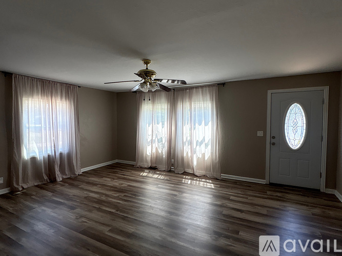 828 E 5th St 2 Beds Single Family Home for Rent - Photo gallery 4