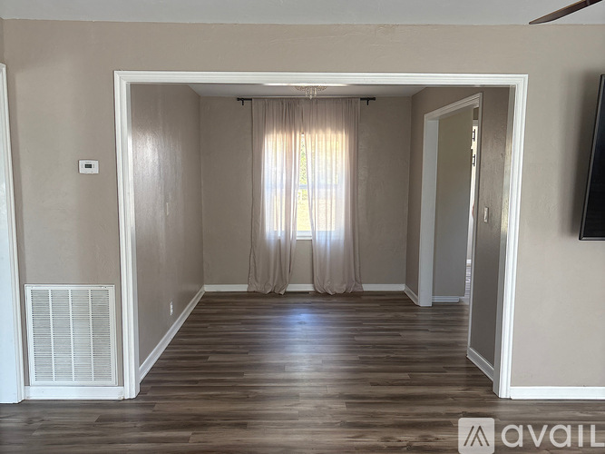 828 E 5th St 2 Beds Single Family Home for Rent - Photo gallery 5