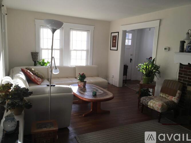1493 Main St 3 Beds Single Family Home for Rent - Photo gallery 4