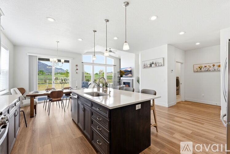 108 West Monte Rosa Lane 4 Beds Single Family Home for Rent - Photo gallery 3