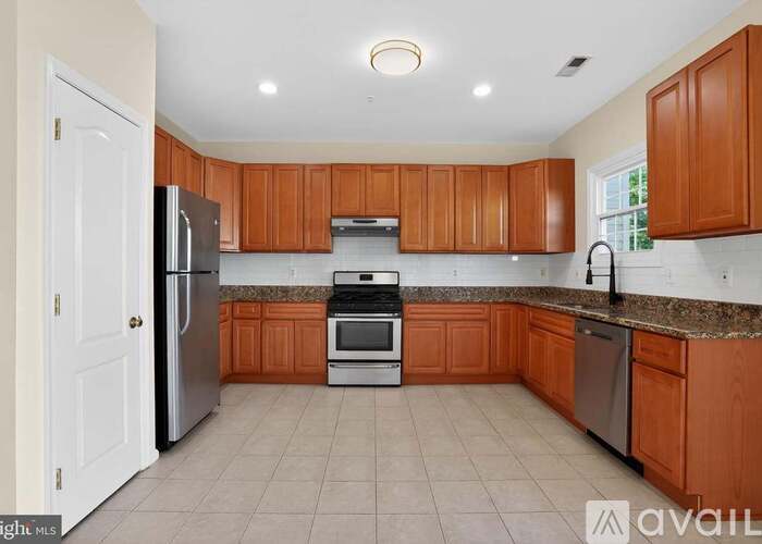 7706 Periwinkle Way 4 Beds Townhouse for Rent - Photo gallery 5