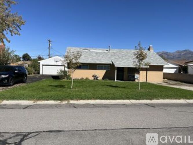 803 East 9990 South 3 Beds Single Family Home for Rent - Photo gallery 2