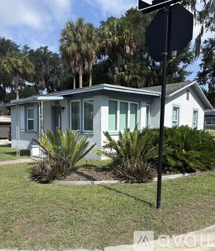 719 NE 4th St 2 Beds Single Family Home for Rent - Photo gallery 1