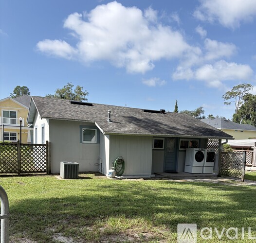 719 NE 4th St 2 Beds Single Family Home for Rent - Photo gallery 2