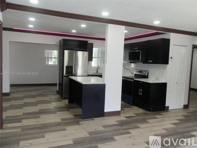 18011 NW 6th Ct 3 Beds Single Family Home for Rent - Photo gallery 5