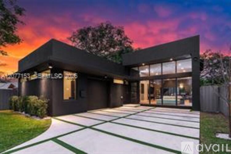 Northwest 49th Street 5 Beds Single Family Home for Rent - Photo gallery 1