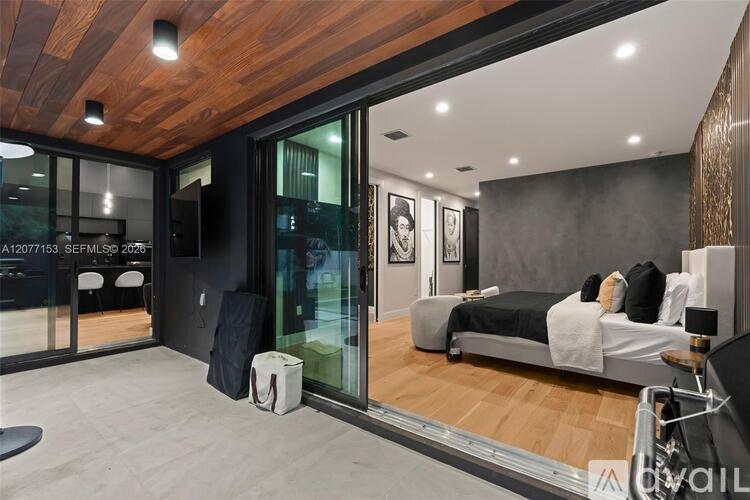 Northwest 49th Street 5 Beds Single Family Home for Rent - Photo gallery 2