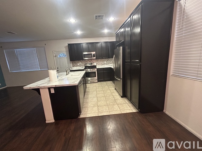 277 Bloomington Avenue 4 Beds Condo for Rent - Photo gallery 2