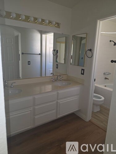 3190 Oakridge Dr 3 Beds Apartment for Rent