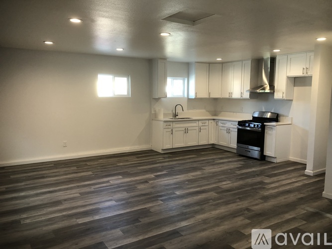 2034 West Mill Street 2 Beds Single Family Home for Rent - Photo gallery 2