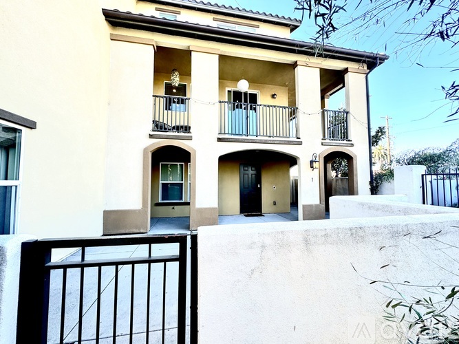1590 West First Street 4 Beds Townhouse for Rent - Photo gallery 1