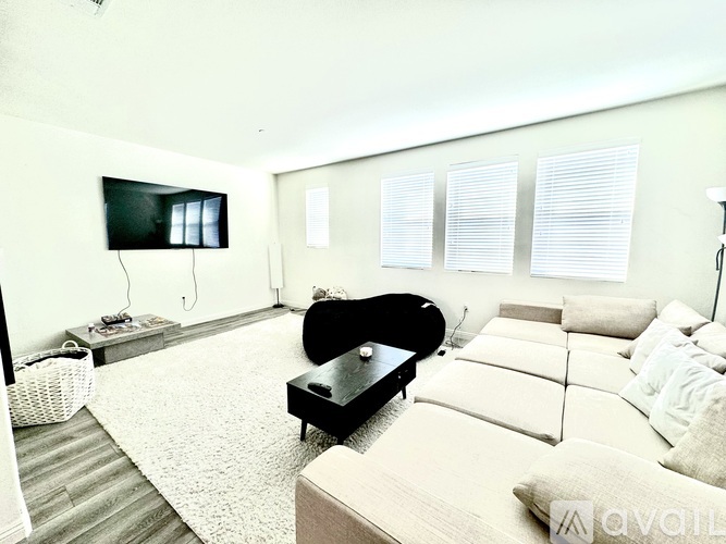 1590 West First Street 4 Beds Townhouse for Rent - Photo gallery 3