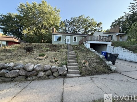 46 Winona Street East 3 Beds Apartment for Rent