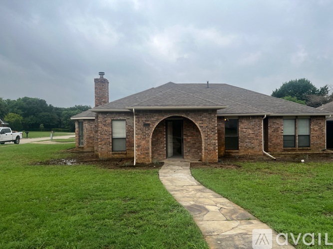 2213 Oak Bluff Dr 3 Beds Single Family Home for Rent - Photo gallery 1