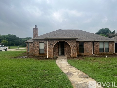 2213 Oak Bluff Dr 3 Beds Apartment for Rent