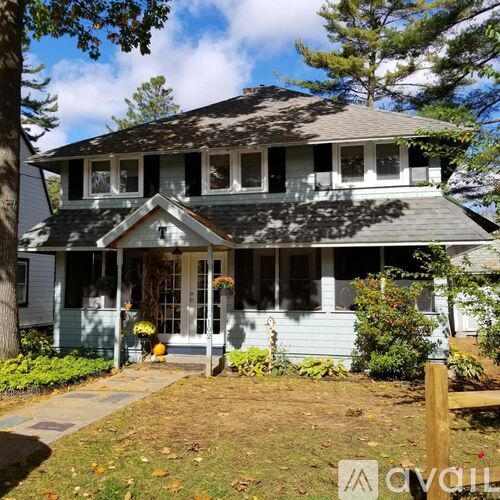 102 Lincoln Avenue 4 Beds Single Family Home for Rent - Photo gallery 1