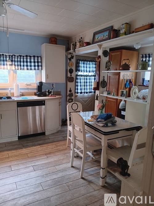 102 Lincoln Avenue 4 Beds Single Family Home for Rent - Photo gallery 4