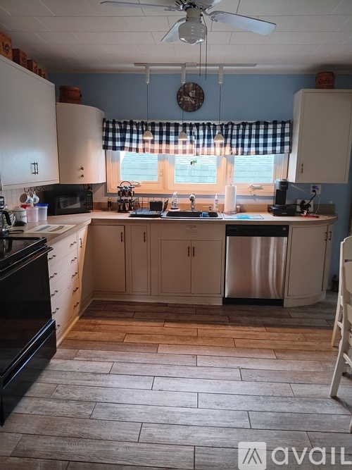 102 Lincoln Avenue 4 Beds Single Family Home for Rent - Photo gallery 5