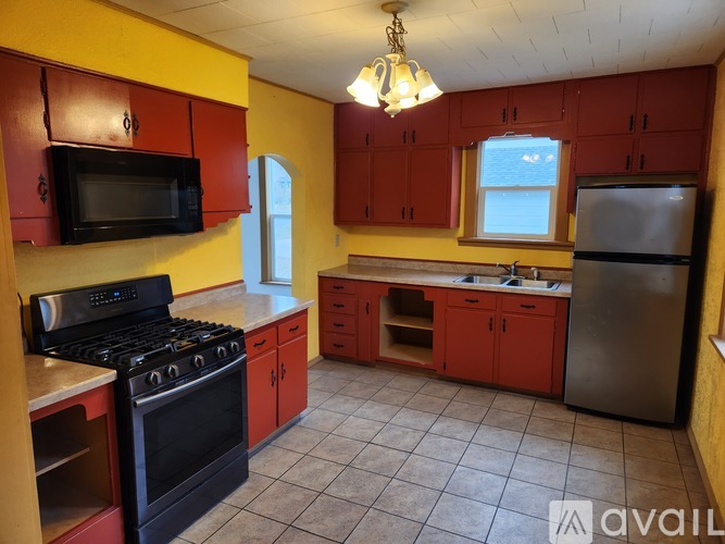 1406 11th St E 4 Beds Single Family Home for Rent - Photo gallery 5