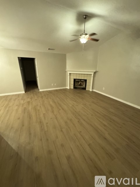 805 Valley View Drive 3 Beds Apartment for Rent