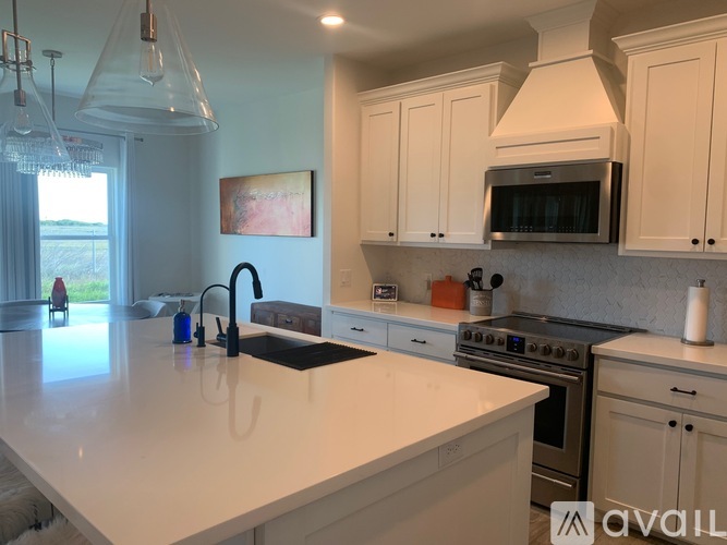 33 Valdarama Drive 2 Beds Single Family Home for Rent - Photo gallery 3