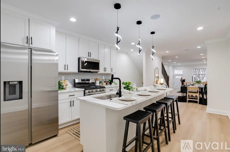 711 North Patterson Park Avenue 3 Beds Townhouse for Rent - Photo gallery 2