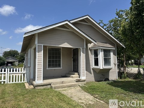 2331 S Hackberry St 2 Beds Apartment for Rent