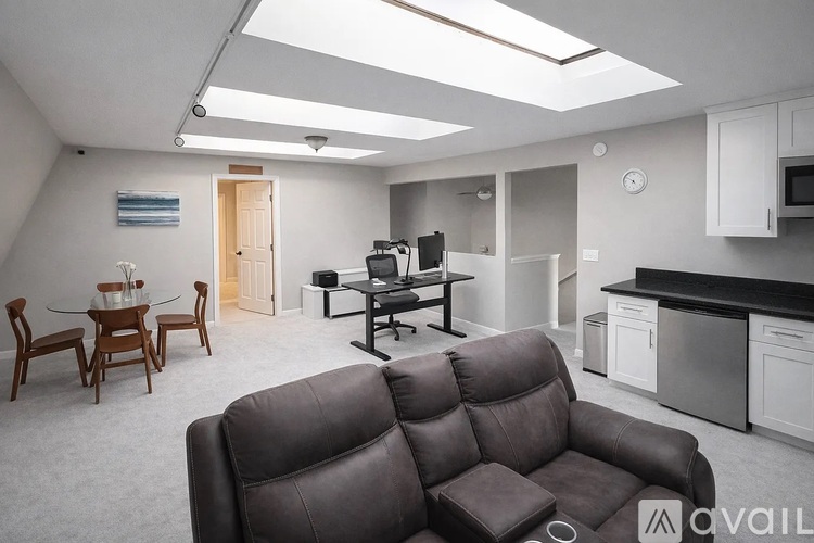 2537 Navarra Drive 4 Beds Condo for Rent - Photo gallery 3