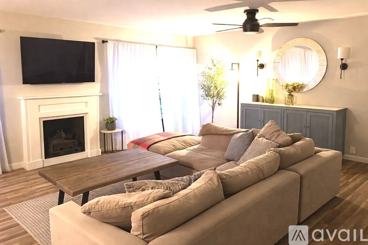 2537 Navarra Drive 4 Beds Condo for Rent - Photo gallery 4