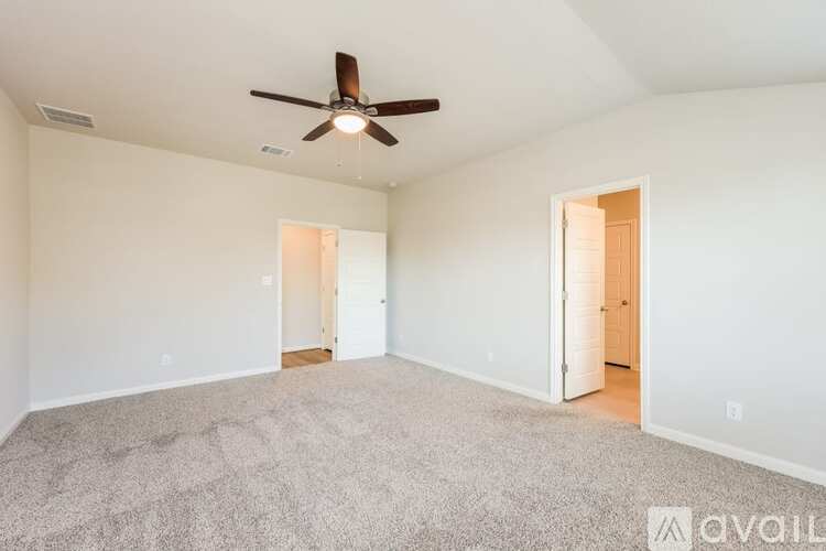 835 N Elmwood Dr 4 Beds Single Family Home for Rent - Photo gallery 2