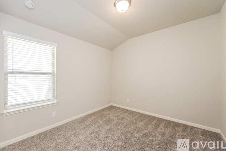 835 N Elmwood Dr 4 Beds Single Family Home for Rent - Photo gallery 3