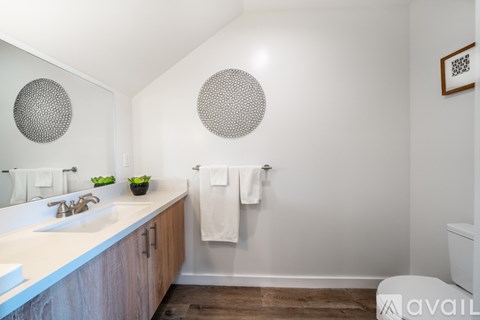 219 Stepney St 2 Beds Apartment for Rent