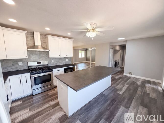 7328 E Lewis Ave 4 Beds Single Family Home for Rent - Photo gallery 5