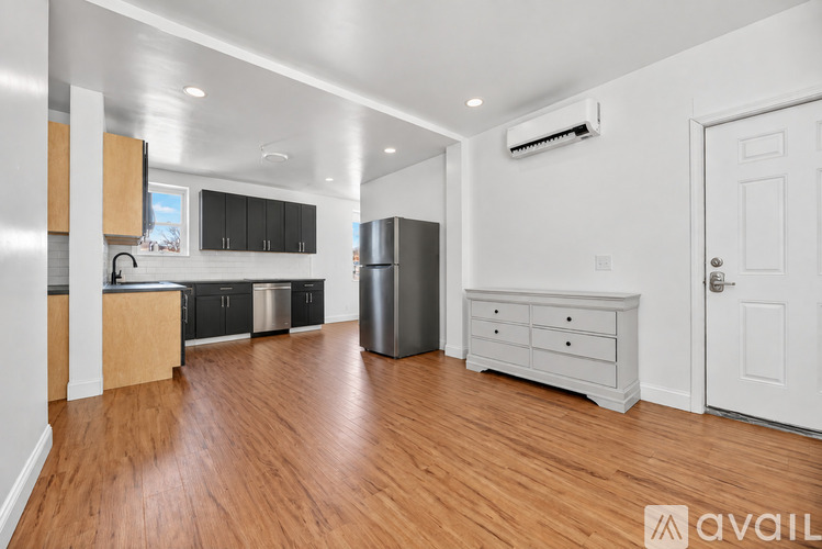 528 Charles St 3 Beds Apartment for Rent - Photo gallery 1