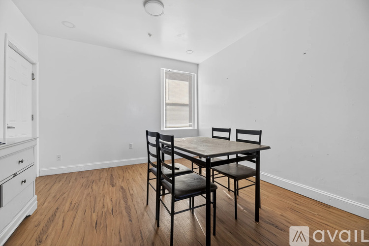 528 Charles St 3 Beds Apartment for Rent - Photo gallery 3