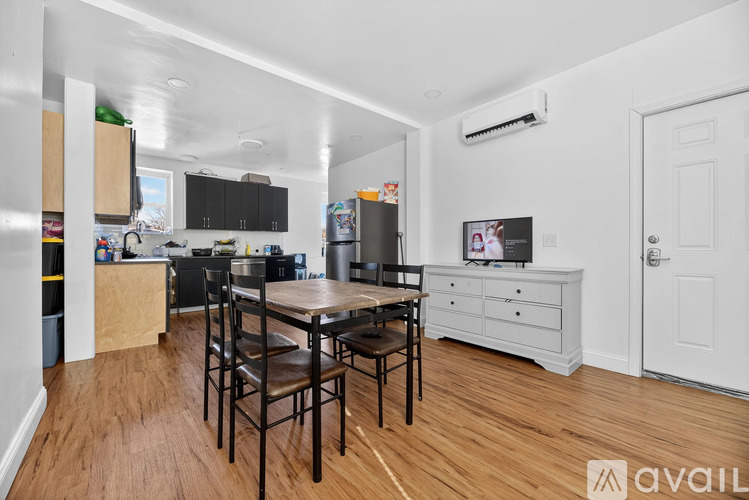 528 Charles St 3 Beds Apartment for Rent - Photo gallery 4