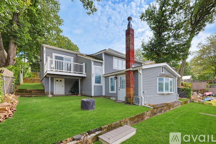 47 Lakeshore Drive 3 Beds Single Family Home for Rent - Photo gallery 3
