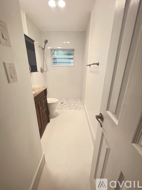 8111 Northwest 91st Terrace 3 Beds Single Family Home for Rent - Photo gallery 2