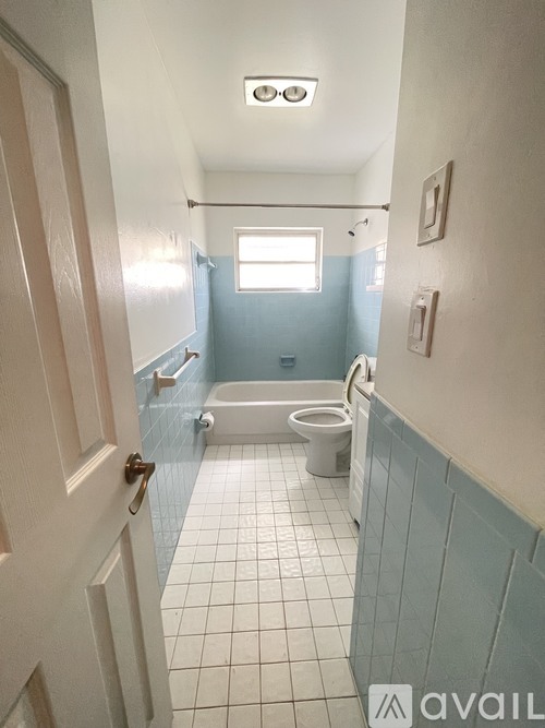 8111 Northwest 91st Terrace 3 Beds Single Family Home for Rent - Photo gallery 4