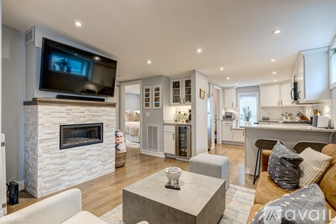 1543 West George Street 2 Beds Apartment for Rent