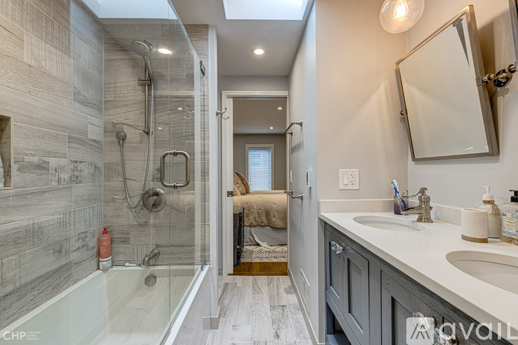 1543 West George Street 2 Beds Apartment for Rent - Photo gallery 2