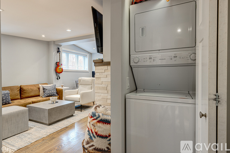 1543 West George Street 2 Beds Apartment for Rent - Photo gallery 5