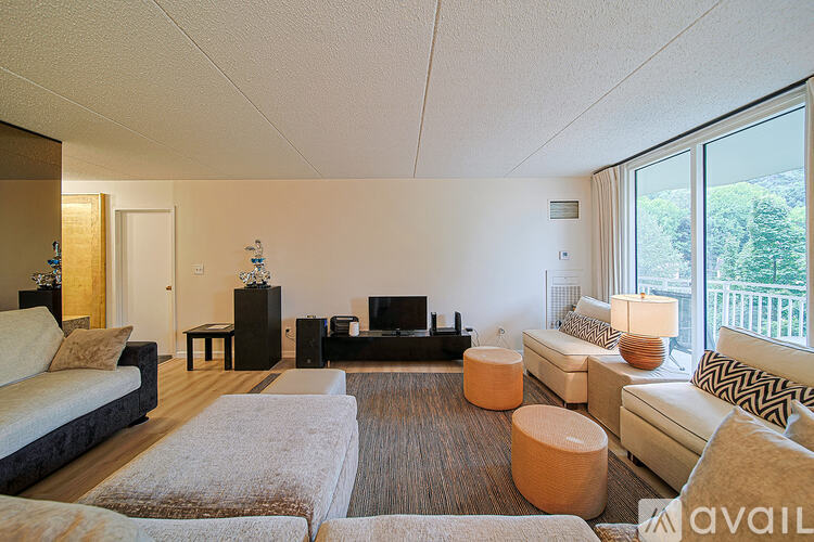 1077 River Rd 1 Condo for Rent - Photo gallery 1