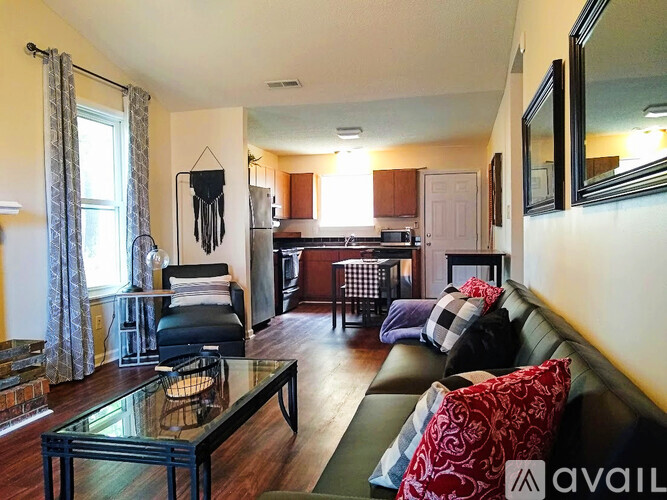 2301 Knollwood Ln 2 Beds Single Family Home for Rent - Photo gallery 5