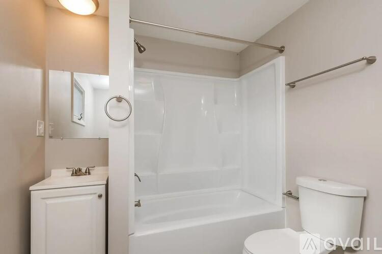 301 Admiral Drive 4 Beds Single Family Home for Rent - Photo gallery 2